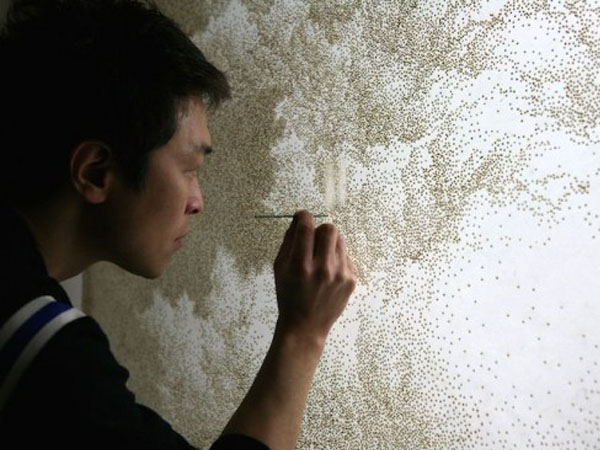 Seniman Asal Korea Ciptakan Lukisan dari Ribuan Lubang Kertas yang Dibakar