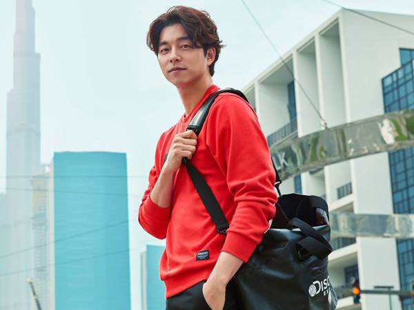 Yuk Contek Gaya Santai nan Stylish Saat Liburan A la Gong Yoo!