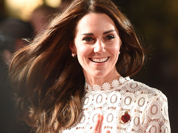 Bak Tuan Putri, Kate Middleton Tampil Anggun dengan Gaun Putih di Event Premiere Film