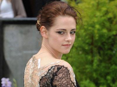 Kristen Stewart Akan Kembali Perankan Snow White Dalam Sequelnya!