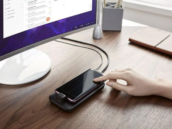 Aksesori Samsung DeX Pad Bisa Ubah Galaxy S9 Jadi Trackpad untuk Desktop!