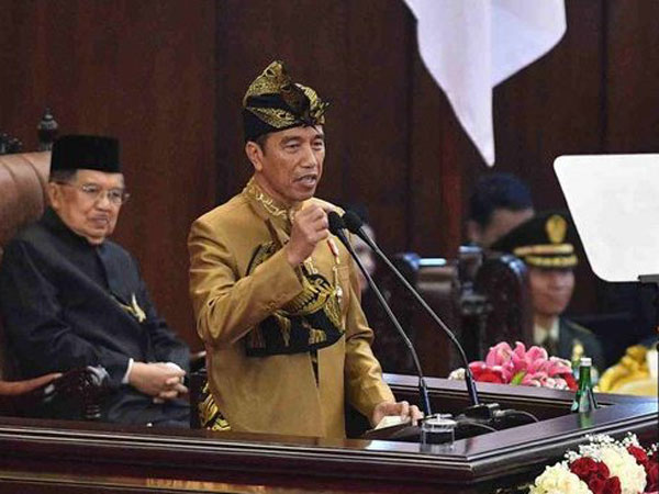 Gimmick Keluarkan Smartphone di Pidato Sidang Tahunan, Jokowi 'Sentil' Dua Lembaga Sekaligus