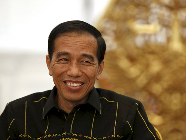 Kehabisan Pakaian Dalam, Presiden Jokowi Kembali Terlihat Berbelanja di Tempat Publik