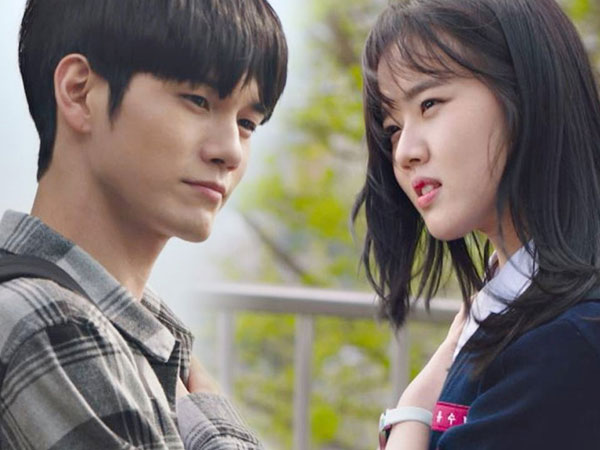 Pertemuan Pertama Ong Seongwoo dan Kim Hyang Gi di Teaser Drama '18 Moments'