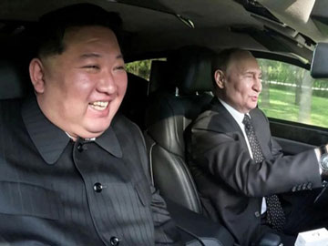 Momen Bromance Putin-Kim Jong Un Di Limousin ‘Benteng Berjalan’, Ternyata Hadiah Spesial?