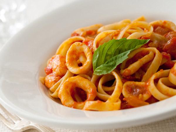 Hempaskan Kebosanan Carbonara atau Bolognaise dengan Resep Spaghetti Siram Saus Cumi!