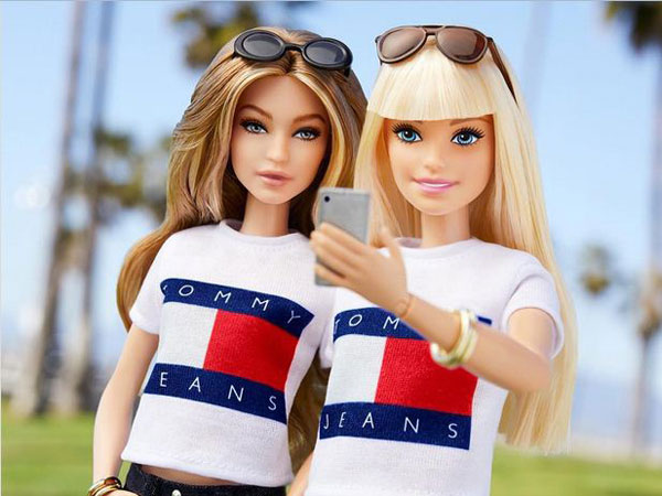 Mirip, Kemunculan 'Barbie Gigi Hadid' Sukses Curi Perhatian Netizen