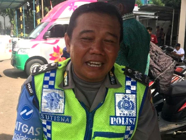 Pasca Dimaki dan Dicakar Oknum PNS, Polisi Aiptu Sutisna Dihadiahi Naik Haji Gratis!