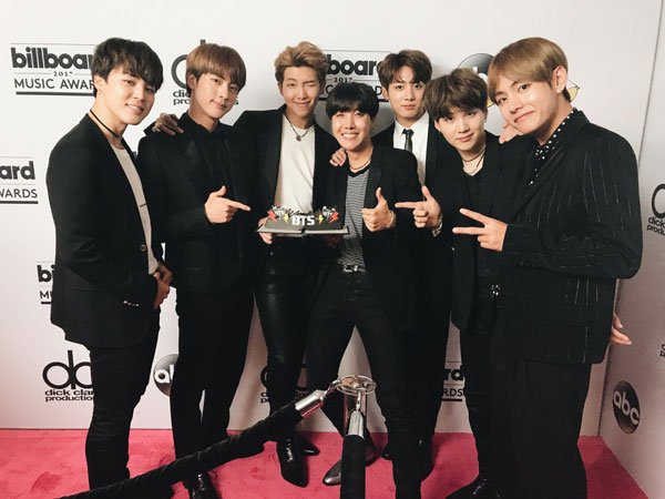 Sejumlah Idola K-Pop Ungkap Rasa Bangga Atas Kemenangan BTS di BBMAs 2017