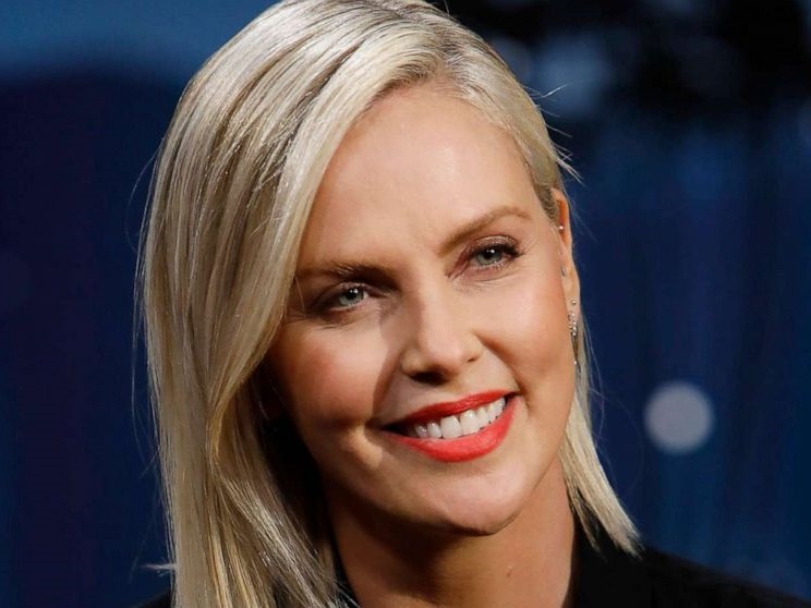 Charlize Theron Unggah Tampilan Debut Marvel di 'Doctor Strange 2'