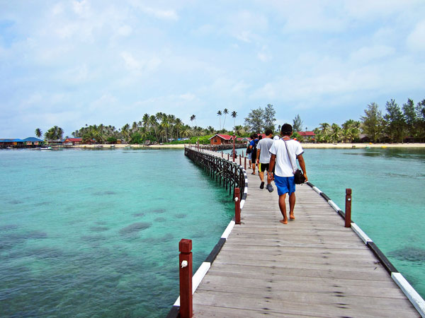 Perbedaan Wisatawan Lokal dan Mancanegara Akan Dikenai Wajib Bayar Uang Kebersihan Lokasi Wisata