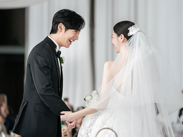 Lee Sang Yeob Bagikan Foto Pernikahan, Ungkap Janji Sehidup Semati dengan Istri