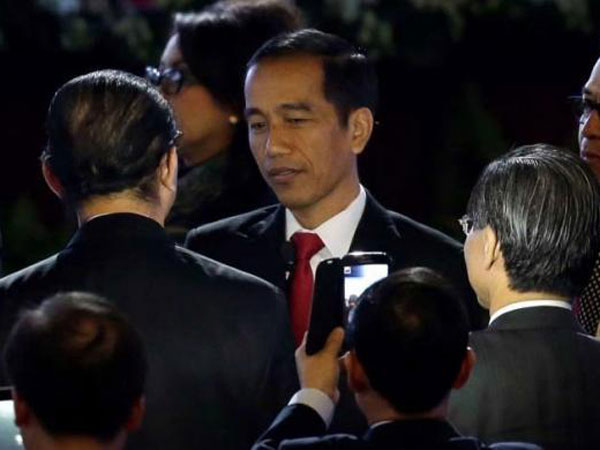 Jokowi Akui Bisa 6 Kali Sehari Ganti Baju: Bukan, Bukan Saltum