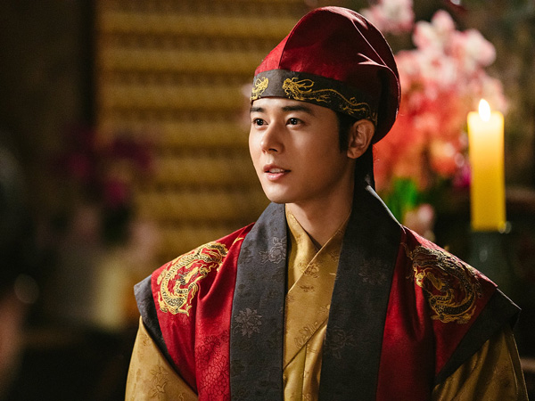 Intip Transformasi Kim Dong Jun Dari Biksu Hingga Jadi Raja di Drama Saeguk Terbaru