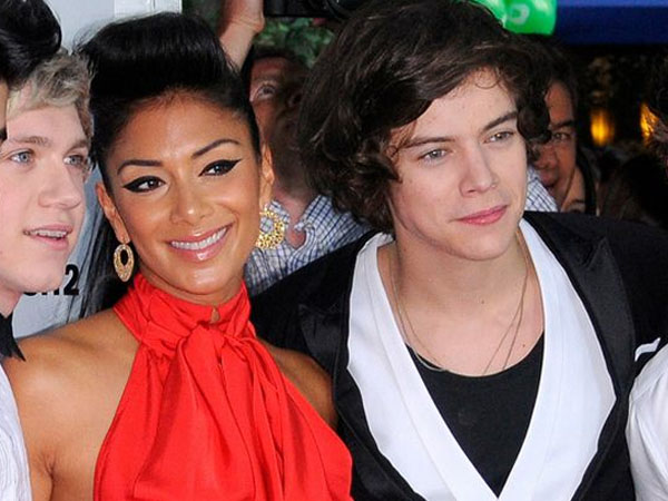 Terpaut 16 Tahun Lebih Muda, Harry Styles Pacari Nicole Scherzinger?