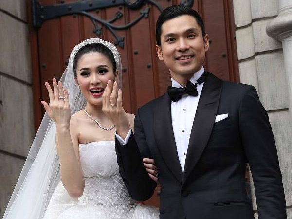 Resmi Menikah, Ini Hal Manis yang Buat Sandra Dewi dan Harvey Saling Jatuh Cinta