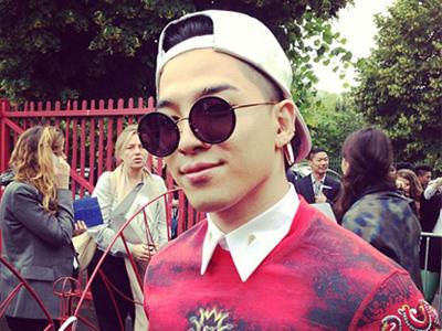 Taeyang 'Big Bang' Eksis di Paris Fashion Week