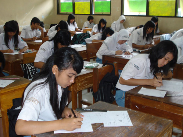 Soal Ujian SMA DKI Jakarta Sempat Bocor di WhatsApp?