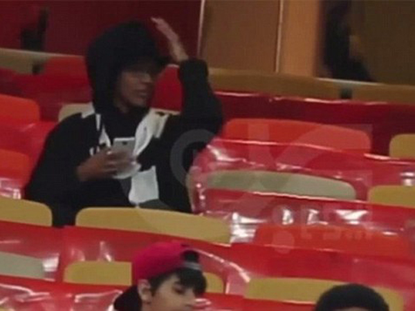 Masuk Stadion Sepakbola Khusus Pria, Suporter Wanita Ini Ditangkap!