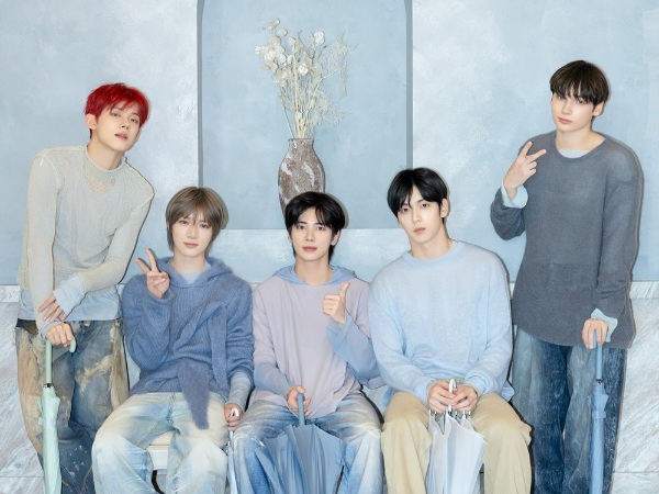 TXT Rilis MV 'Over The Moon (Our Sanctuary ver.)' dengan Lirik Bahasa Inggris