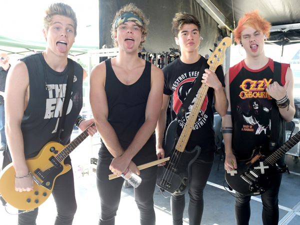 5 Seconds Of Summer Lebih Suka Telanjang Saat Istirahat di Sela-sela Tur?