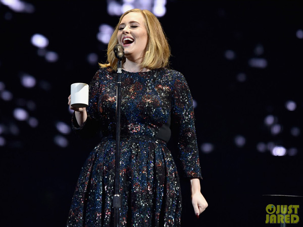 Ketika Adele Salah Lirik Lagu di Panggung, Begini Reaksinya