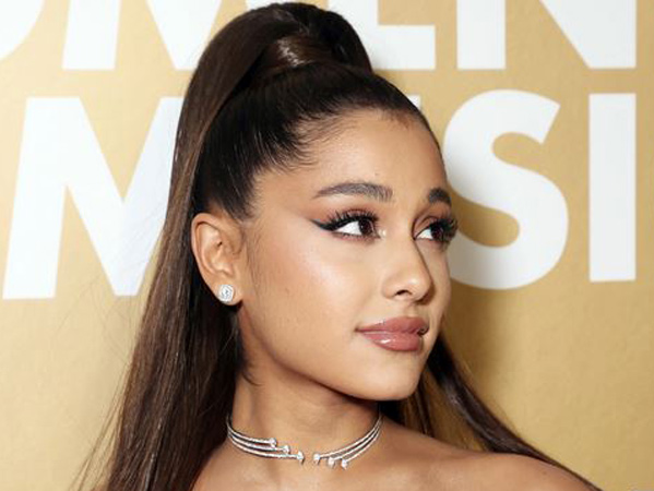 Ariana Grande Jadi Penyanyi Pertama yang Berhasil Pecahkan Rekor The Beatles 55 Tahun Lalu!