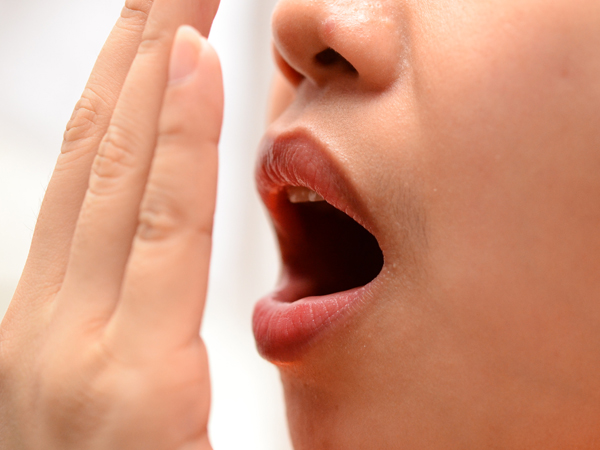 Menggosok Gigi di Malam Hari Tak Buat Bau Mulut Hilang, Apa Penyebabnya?