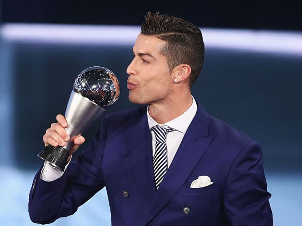 Sabet Gelar Pemain Terbaik FIFA 2017, Nike Persembahkan Sepatu Spesial untuk Ronaldo
