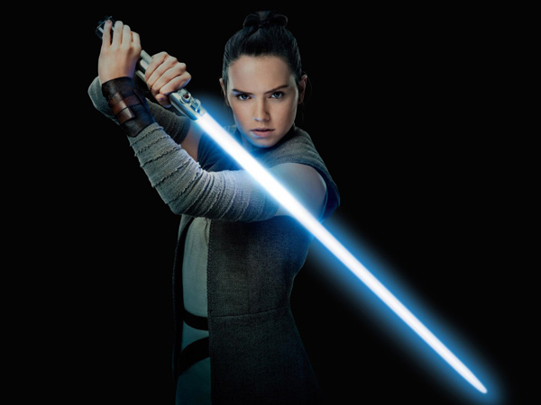Daisy Ridley Pakai Gaun 'Kantung Sampah' di Premier Star Wars: The Last Jedi