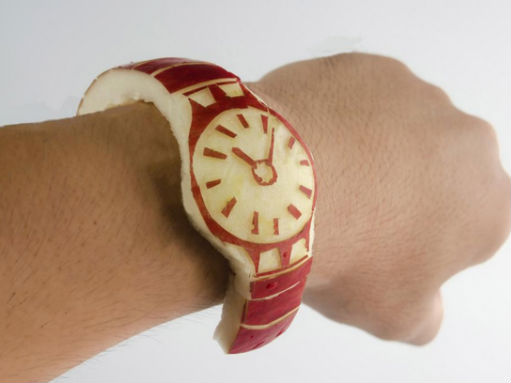 Rilis Apple Watch, Pria Ini Buat Jam Tangan dari Apel Sungguhan!