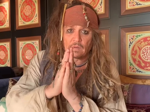 Johnny Depp Kembali Jadi Kapten Jack Sparrow untuk Hibur Fans yang Sakit