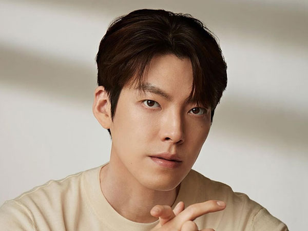 Turut Berduka Cita, Kim Woo Bin Langsung Datang ke Pemakaman Penggemarnya