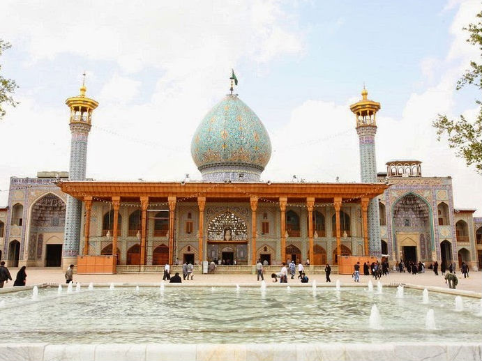 Masjid Ini Dipenuhi Dengan Jutaan Potongan Kaca Berkilau!