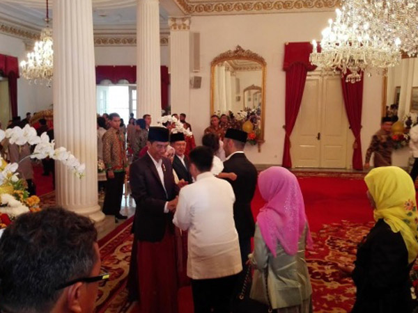 Tak Ada Larangan Sandal Jepit dan Sambutan Hangat untuk Paspampres di Open House Jokowi