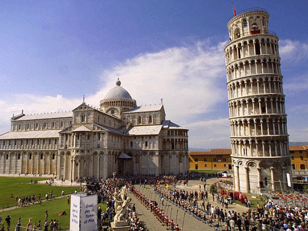 Tolak Pembangunan Masjid di Samping Menara Pisa, Ratusan Warga Italia Berdemo