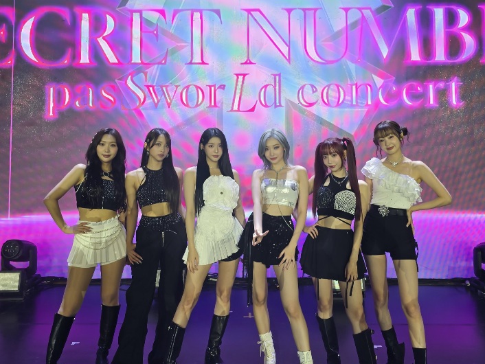 Secret Number Sukses Menggelar Konser Solo 'pasSworLd Concert' Pertama di Indonesia