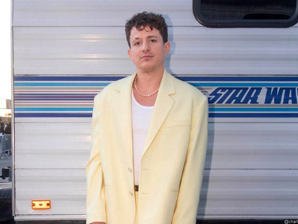 Charlie Puth Tanggapi Dugaan Bocornya Foto Bugil