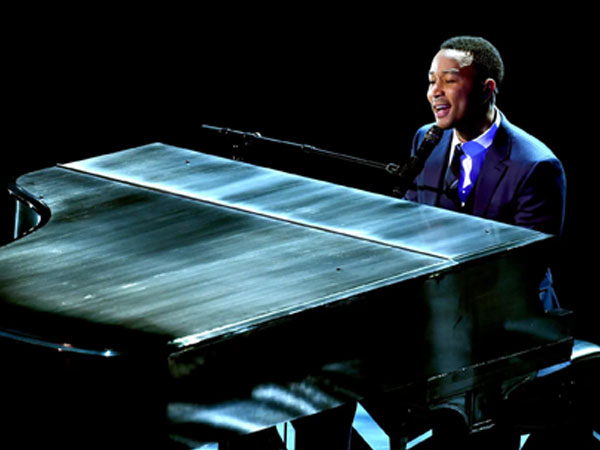 Merinding, John Legend Bawakan Medley Soundtrack 'La La Land' di Oscar 2017