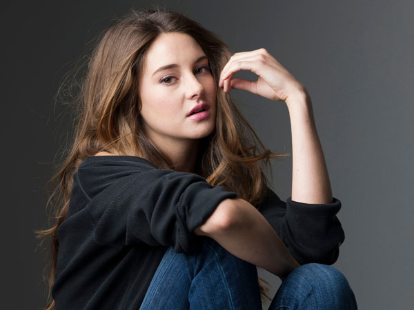 Shailene Woodley Kepergok Cium Mesra Pacar Barunya di Depan Umum