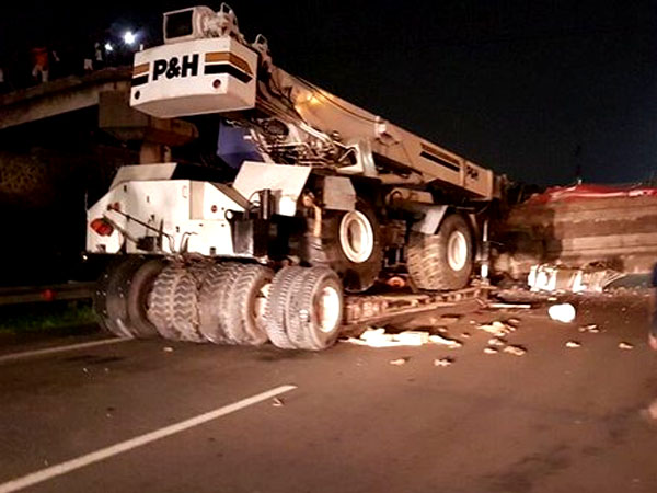 Ambruknya Jembatan Tol Jorr BSD Diduga Karena Crane Truk Trailer Naik