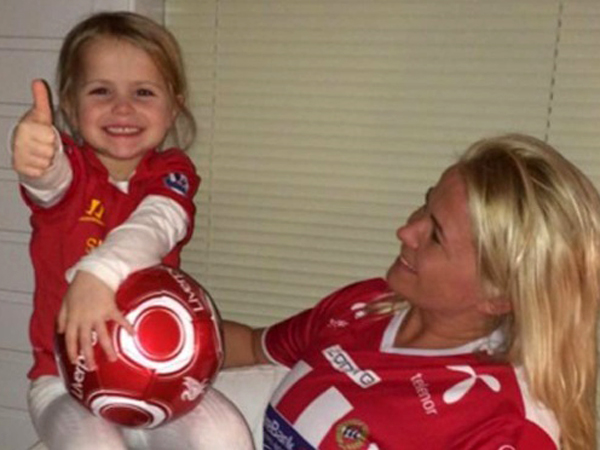 Fans Setia Liverpool, Pasangan Ini Namai Anak Perempuannya dengan 'YNWA'