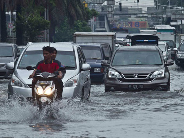 Sejumlah Daerah di Jakarta yang Tergenang Air Karena Diguyur Hujan Deras