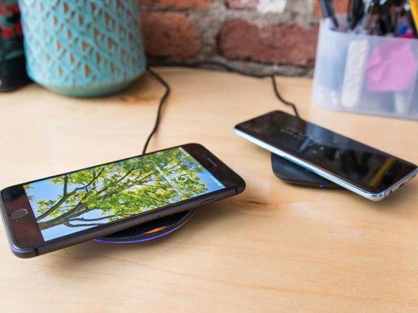 Pengguna Mengeluh Baterai iPhone Bocor Gara-gara Wireless Charger