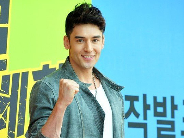 Berkeliaran di Jalan Hanya dengan Pakaian Dalam, Julien Kang Ditangkap Polisi!