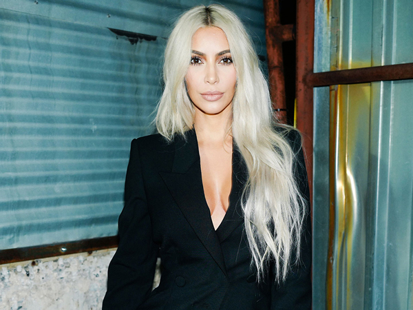 Tips Perawatan Kulit Aneh Ala Kim Kardashian, Minum Asi Sampai Vampire Facial!