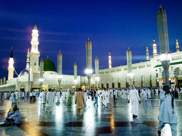 Himbauan Jemaah Waspada Aksi Pria Ganteng Fasih Bahasa Indonesia Minta Sumbangan di Madinah