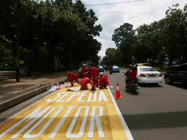 Gantian, Kini Mobil yang Dilarang Masuk Jalur Motor di Jalan Thamrin