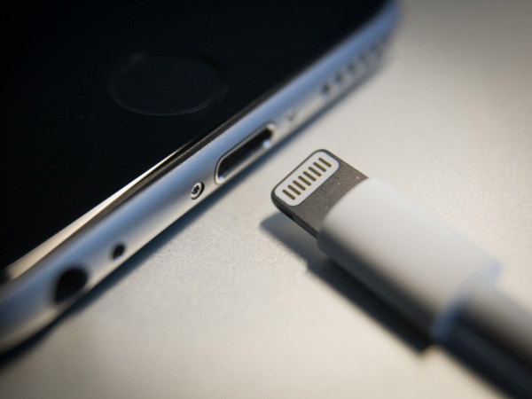 Jadi Ciri Khas, Apple Siap Tinggalkan Konektor Eksklusifnya di iPhone Terbaru?