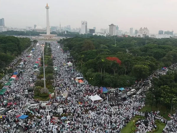 Yang 'Lembur' dan Meraup Untung dari Aksi Massa 'Reuni 212'